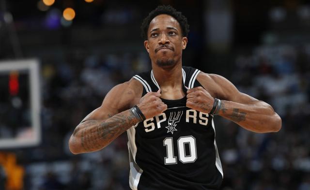  穆雷末节发威马刺主场逆转战胜爵士队